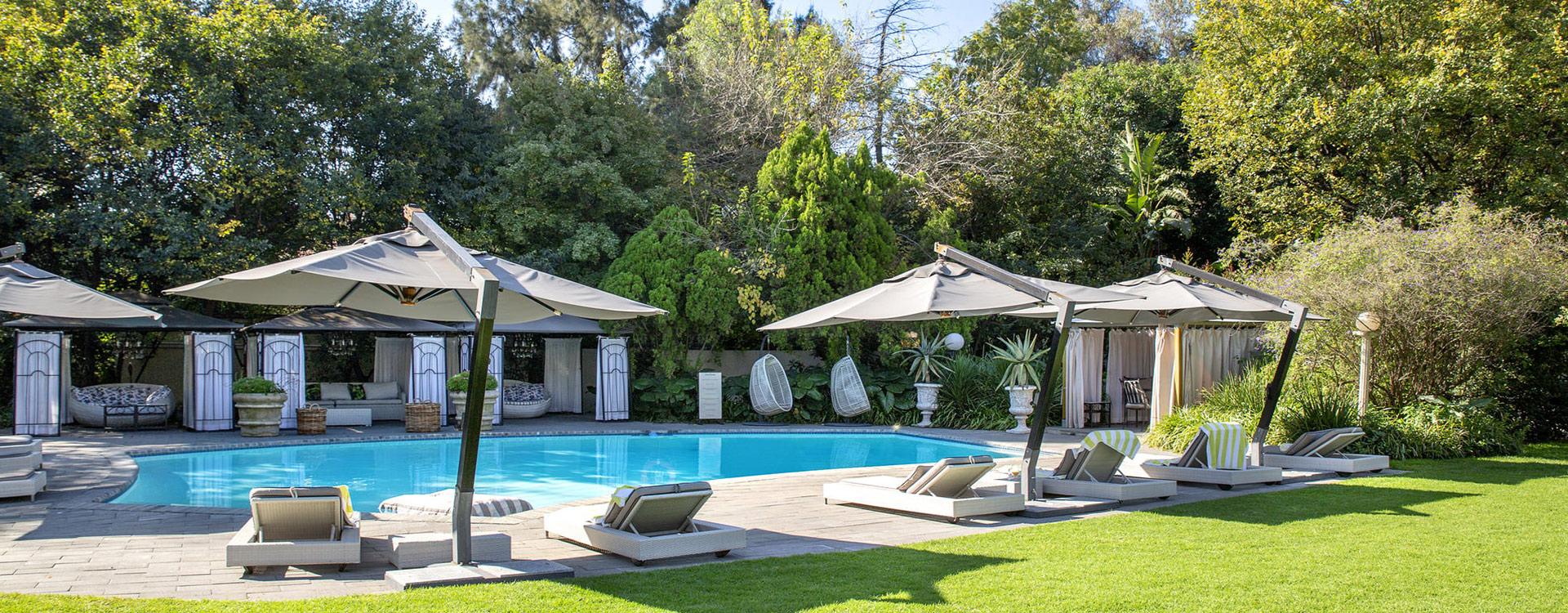 Fairlawns-Boutique-Hotel_Exterior-Pool_1