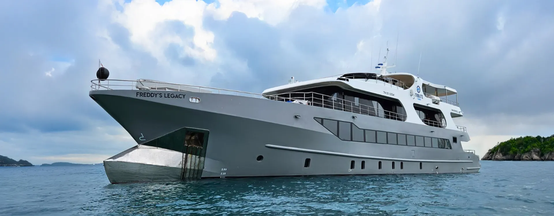 Galapagos Tribute Yacht